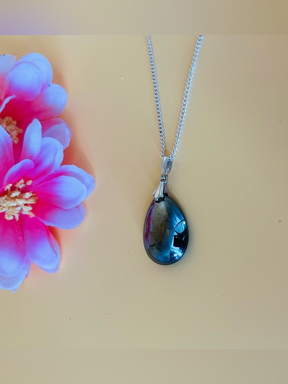 Silver Teardrop Hematite Pendant Necklace -Black stone